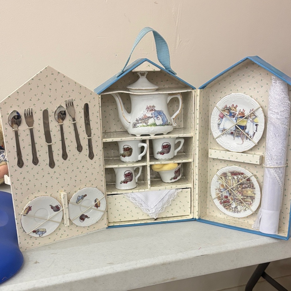 Brambley Hedge Children’s Tea Set